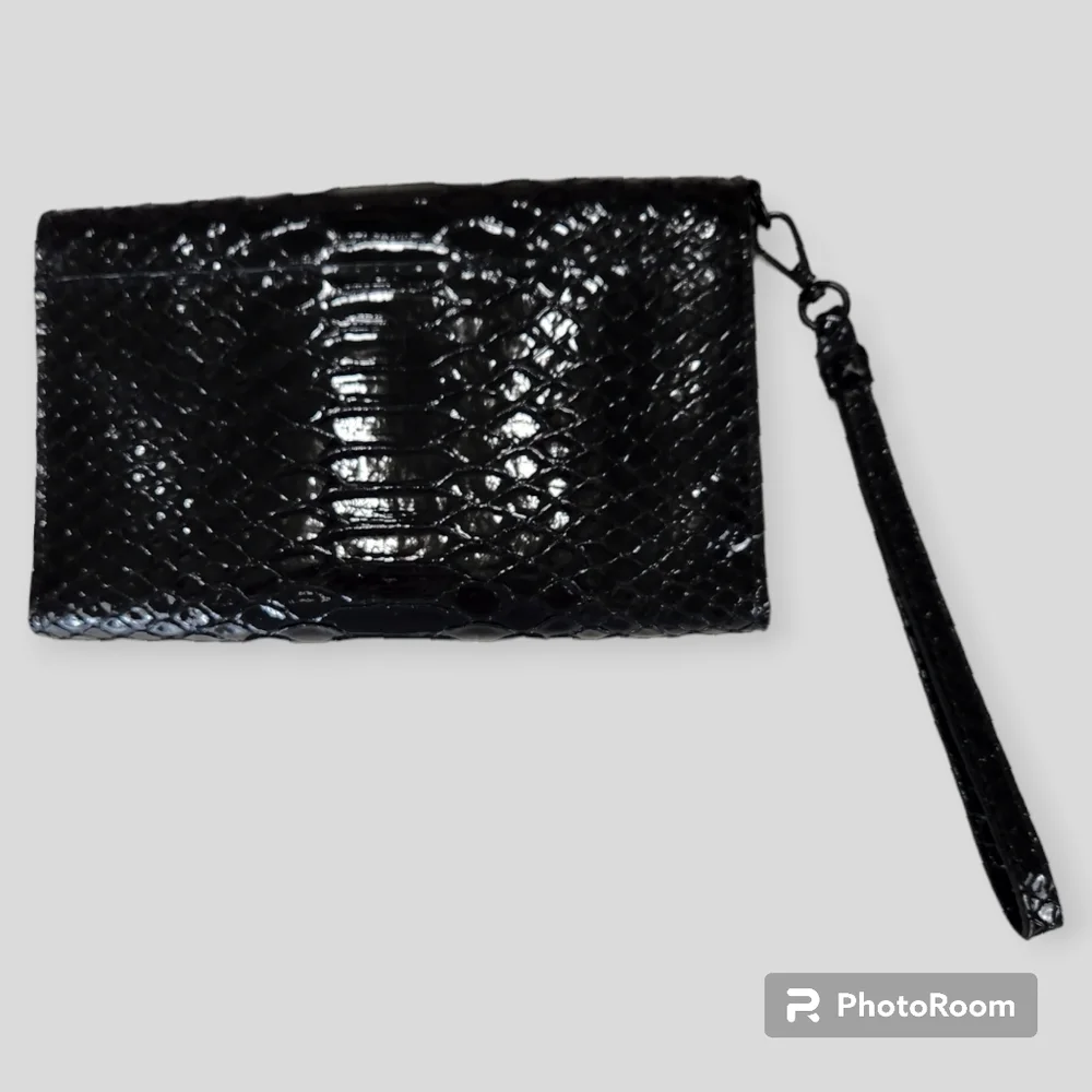 VICTORIA'S SECRET BLACK LOVE IPHONE PLUS CELL CASE TECHWALLET WRISTLET CLUTCH